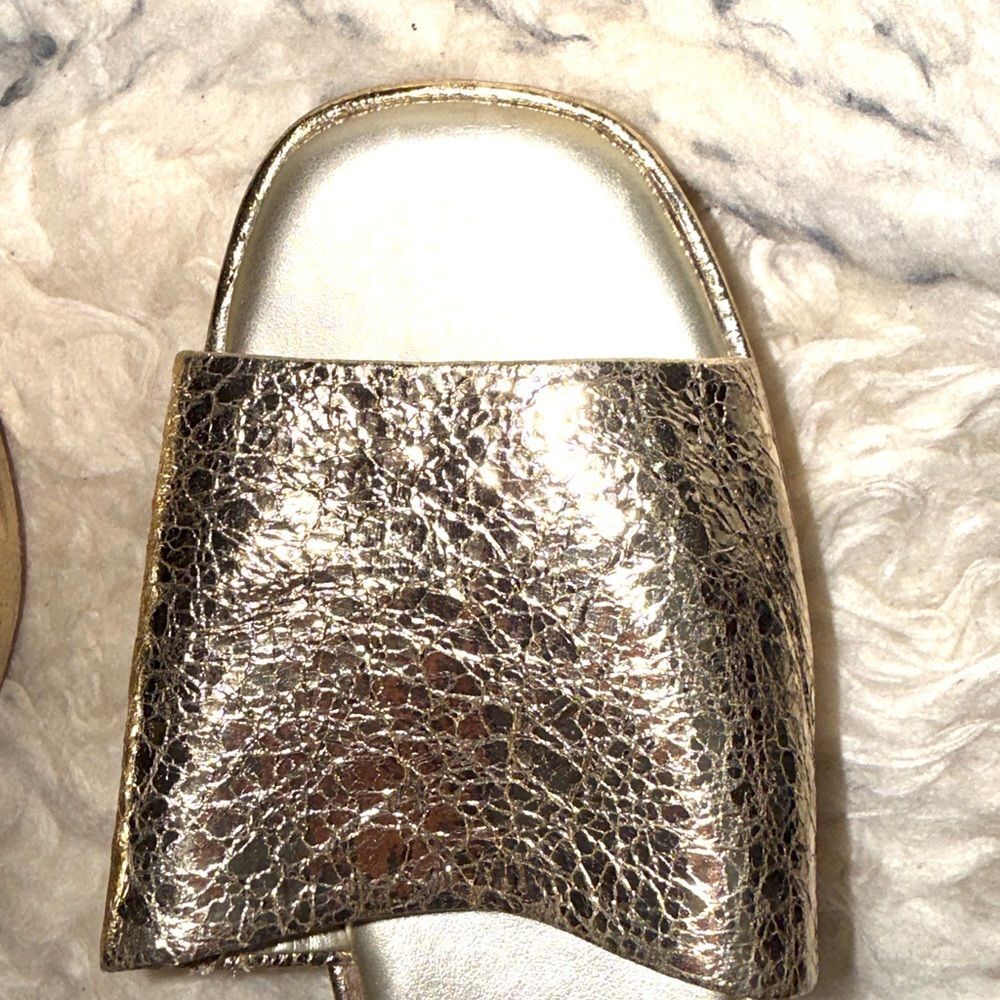 Katy Perry Women's The Busy Bee Slip-On Slide Sandal Gold size 8M - Picture 3 of 12